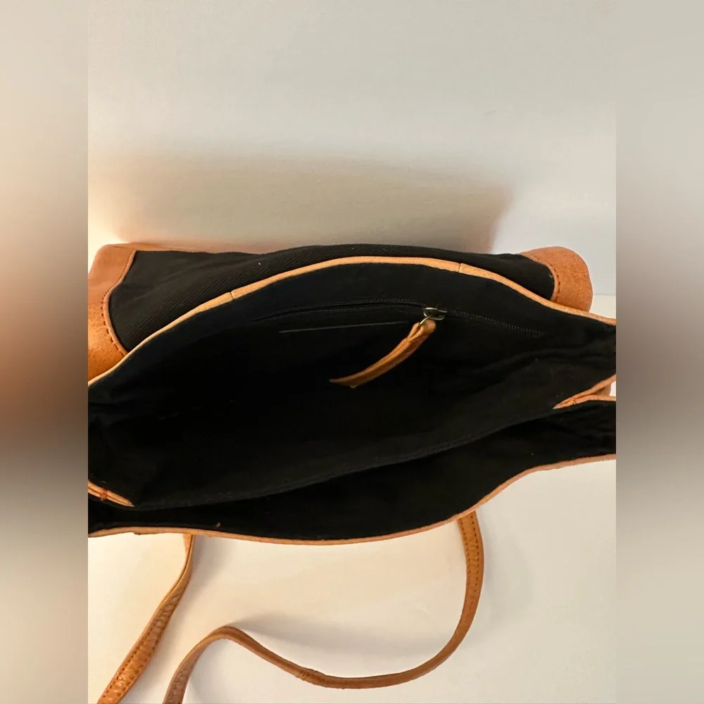 Day & Mood Tan Leather Cross Body Purse with Zipper Accents - Picture 7 of 8